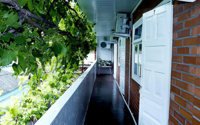 Na Samburova 10 Guest House