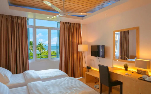 Отель Pine Lodge Maldives