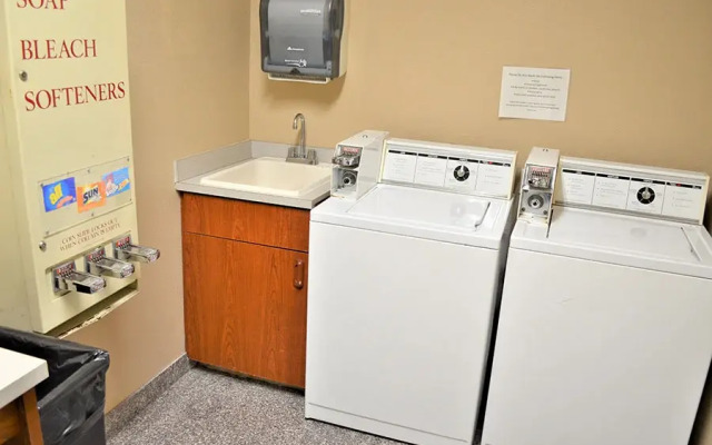 The Ashley Inn & Suites