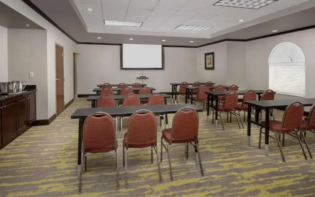 Отель Hampton Inn & Suites Lake City