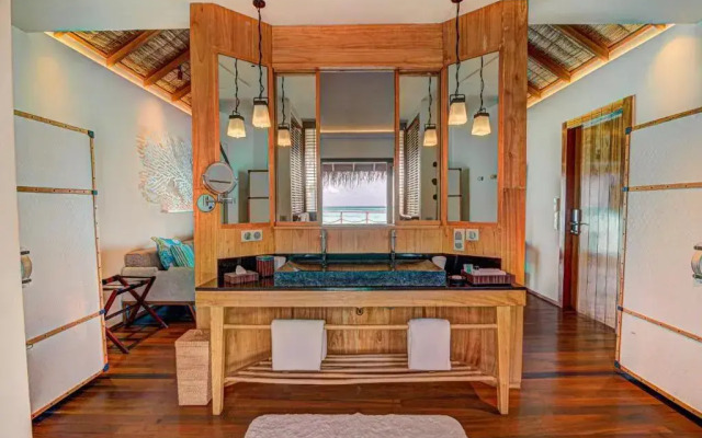 Constance Moofushi All Inclusive Hotel