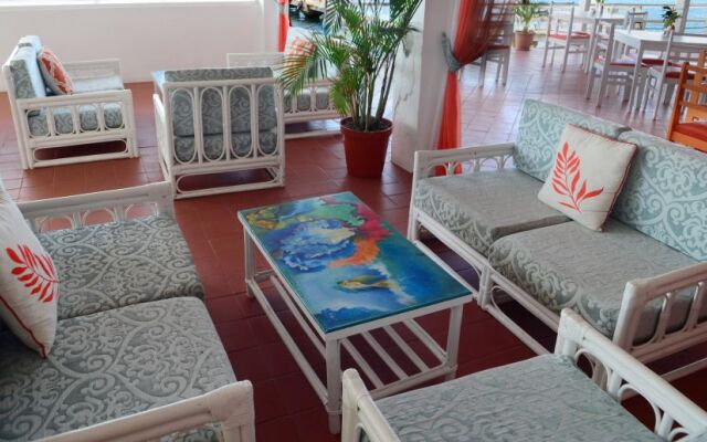 Anchorage Hotel & Dive Center