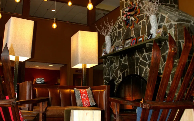 Grand Summit Hotel