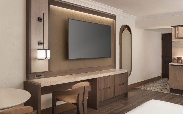 The Scottsdale Resort and Spa, Curio Collection by Hilton