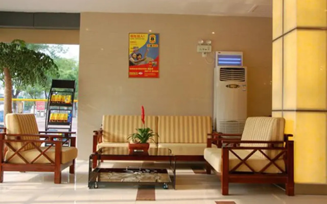Super 8 Hotel Yishui Chang An Lu