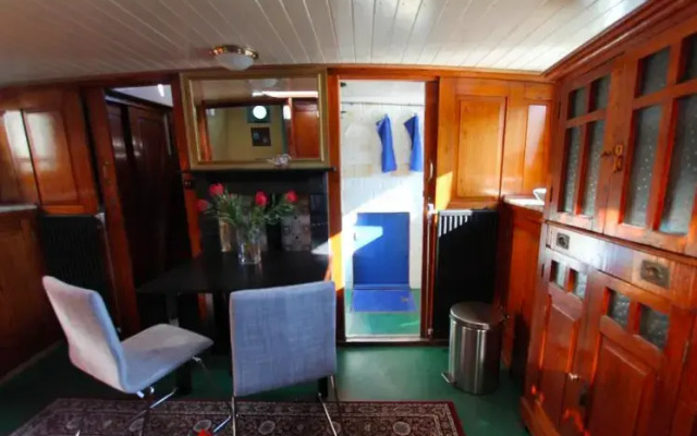 A351 Bed & Breakfast Studio on a Houseboat