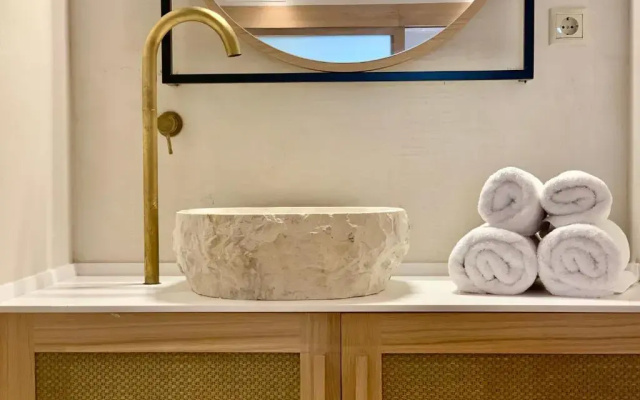 MAKO Sea & Suites