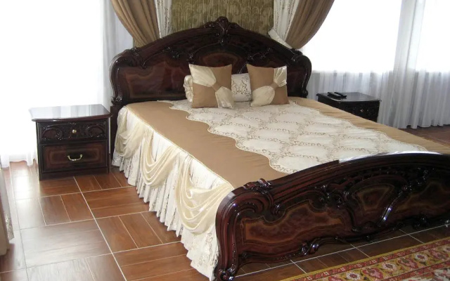 Alexandria Hotel