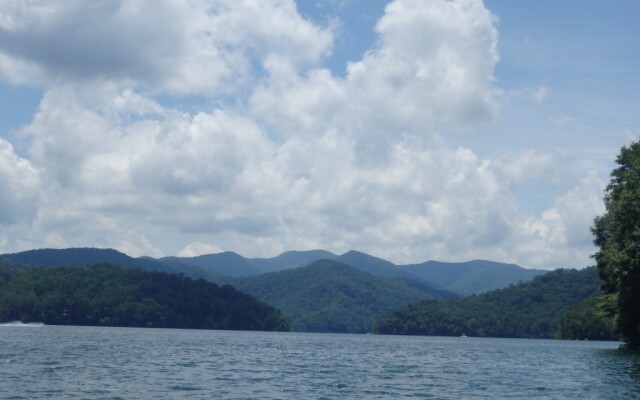 stayNantahala – Smoky Mountain Cabins and Luxury Yurts