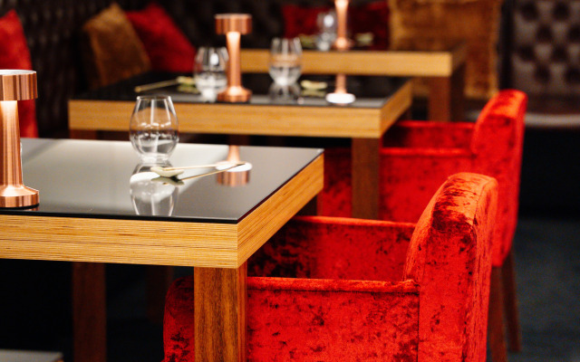 Wine & Books by the Sea