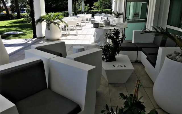International Beach Hotel