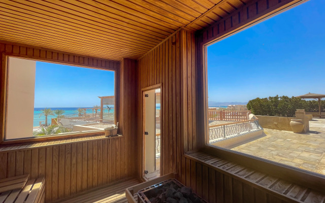 The Breakers Diving & Surfing Lodge