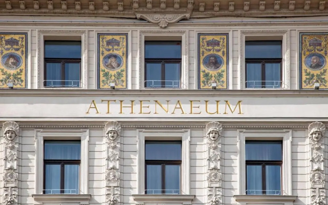 Maverick Athenaeum Hotel