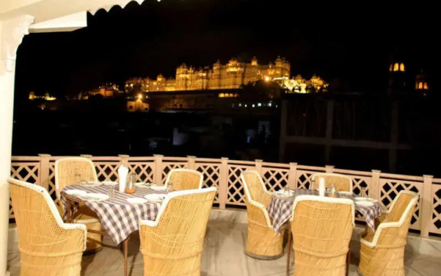 Hotel Kiran Palace