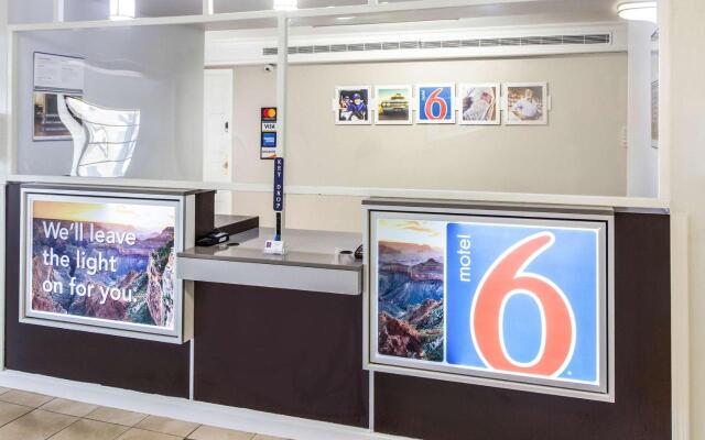 Motel 6 Baytown, TX - Garth Rd