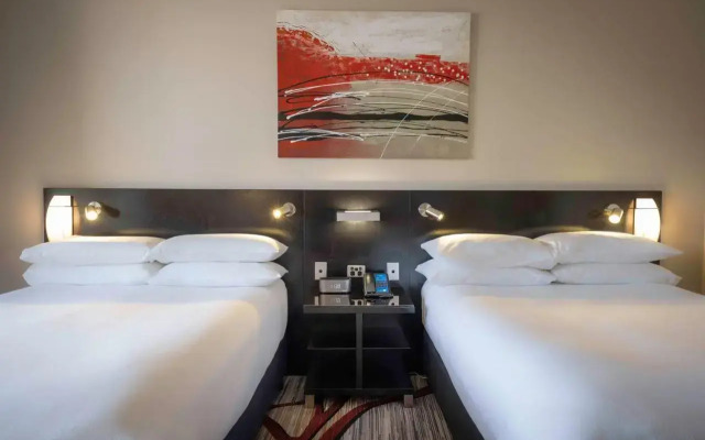 Hilton Cairns
