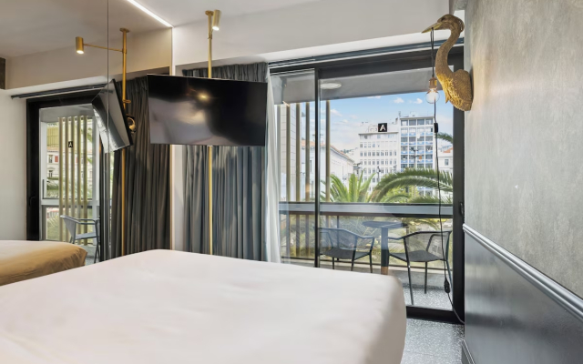 Отель Skylark, Athens