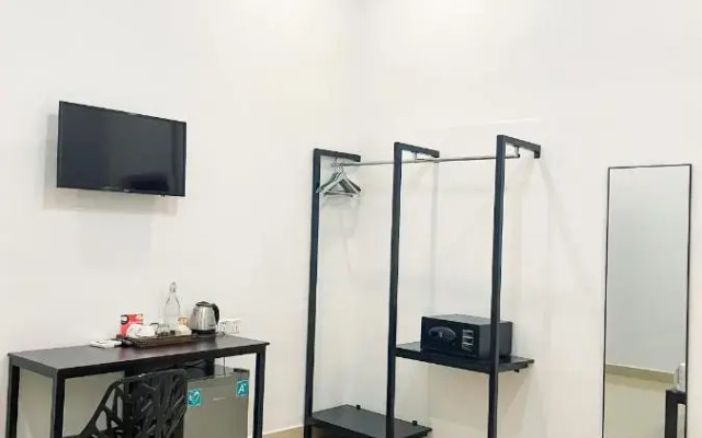 The Birdcage Boutique