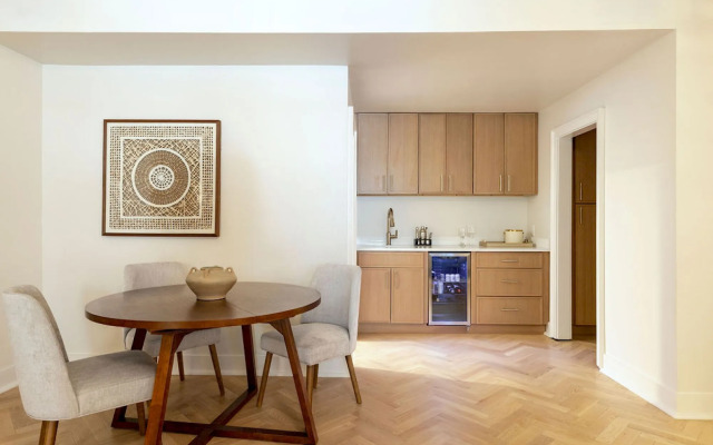 Garden District Hotel