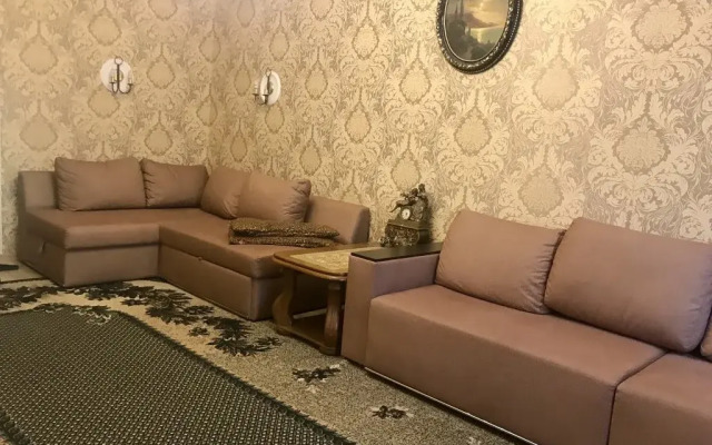 Na Novorossiyskoy 18 Apartment