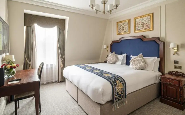 The Leonard Hotel