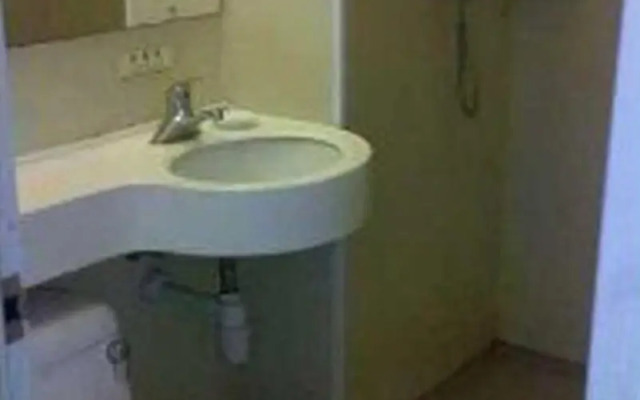 Super 8 Hotel Yishui Chang An Lu