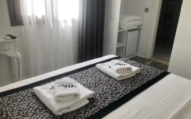 Alacati Albatross Hotel