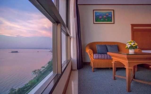 Cholchan Pattaya Beach Resort