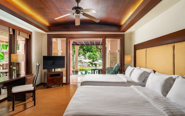 Отель Centara Grand Beach Resort Phuket 