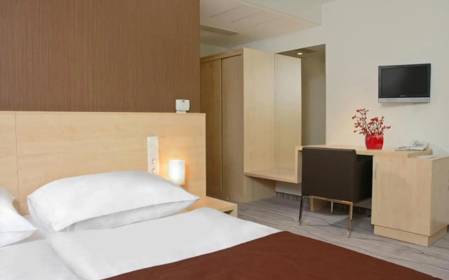 Promenade City Hotel