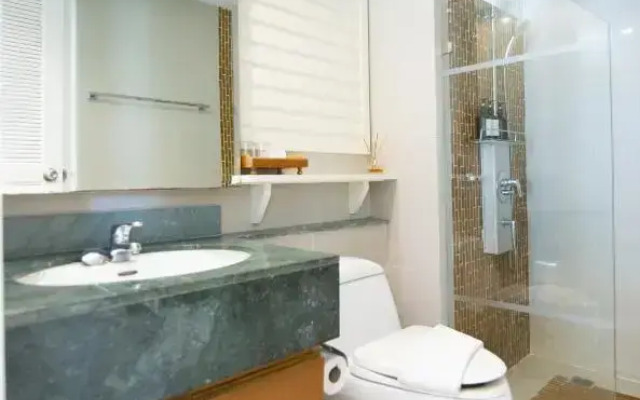 Royal Beach View Suites