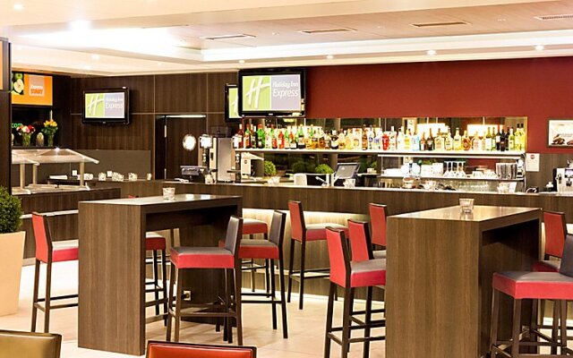 Holiday Inn Express Zurich Airport, an IHG Hotel