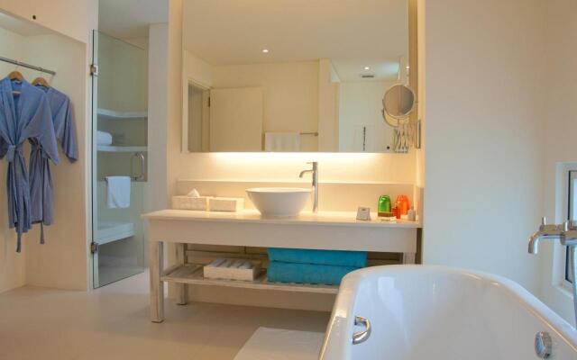 Holiday Inn Resort Kandooma Maldives - Kids Stay & Eat Free and DIVE FREE for Certified Divers for a minimum 3 nights stay