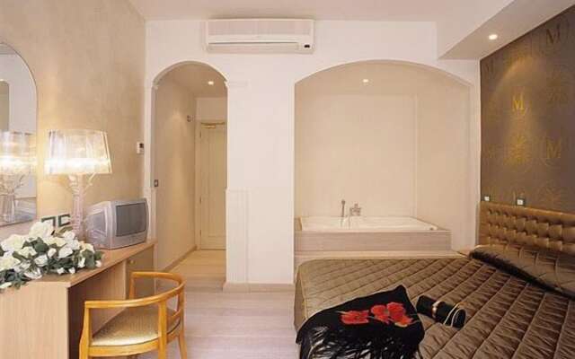 M Glamour Hotel