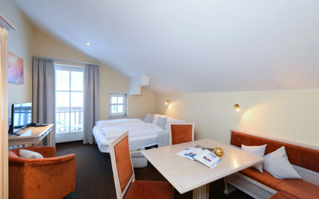 Crystls Aparthotel