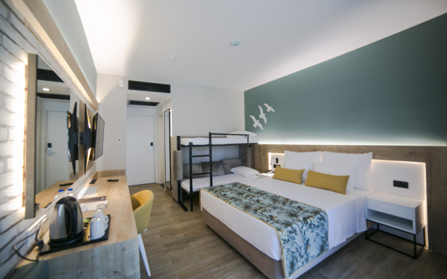 Sailor's Beach Club Hotel