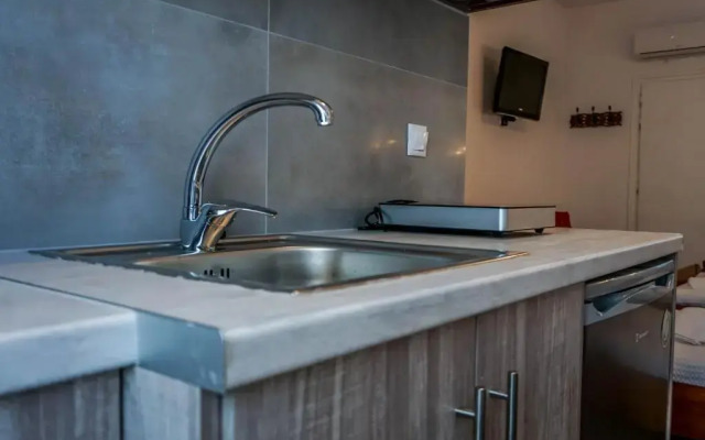 Avra Studios & Apartments