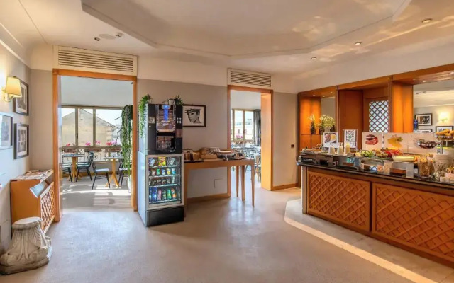 Hotel Tritone