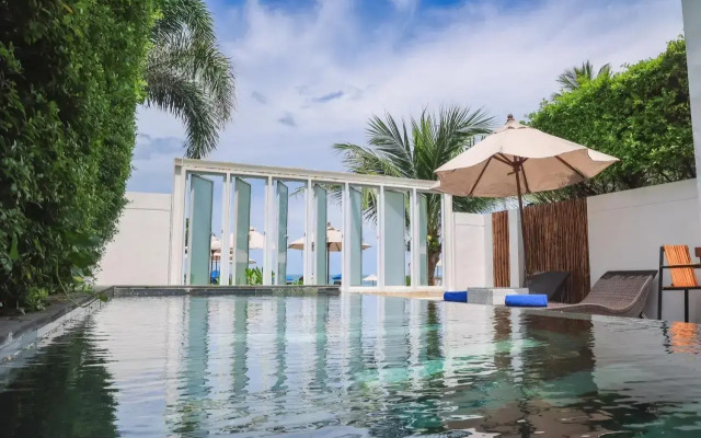KC Beach Club & Pool Villas
