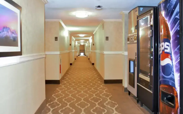 Comfort Inn & Suites Vancouver Downtown City Center