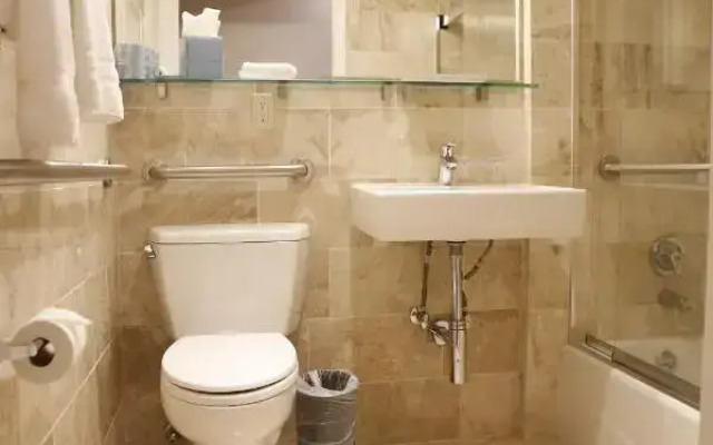 Hotel 32 32