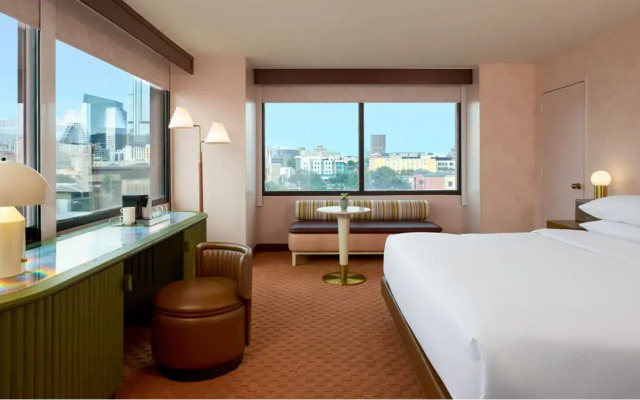 Downright Austin, A Renaissance Hotel