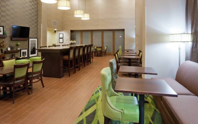 La Quinta Inn & Suites by Wyndham Minneapolis-Minnetonka