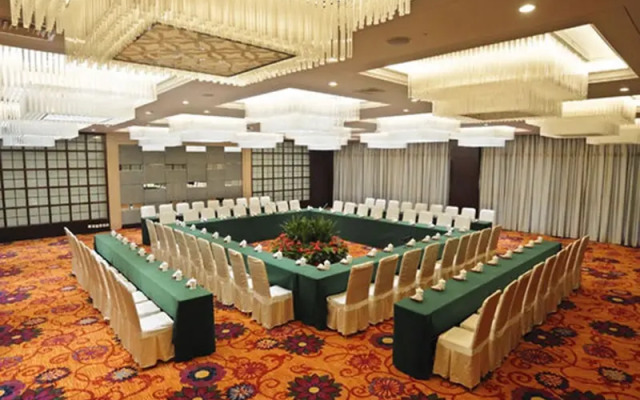 Yangzhou Convention Center(Mingyue Lake Store)