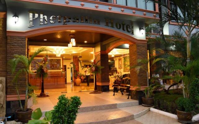 Sripet Hotel