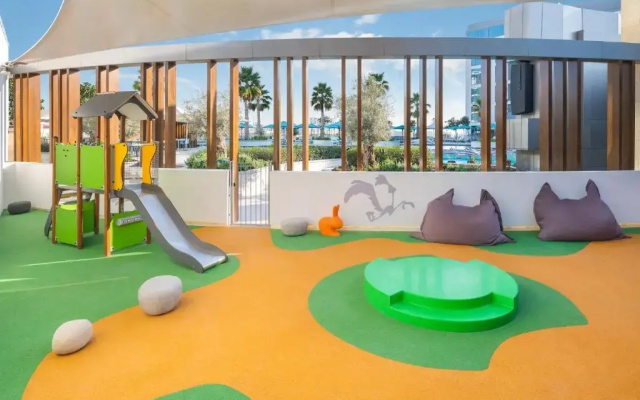 The WB Abu Dhabi, Curio Collection by Hilton