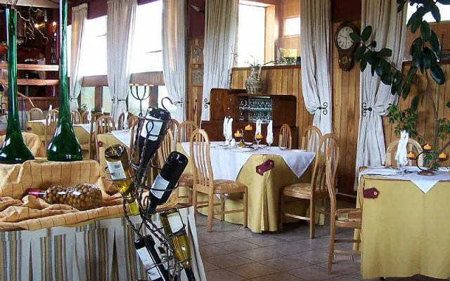 Los Alerces Hotel Cabañas Y Salones