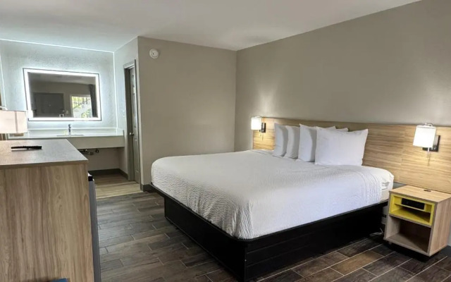 Travelodge by Wyndham Gainesville