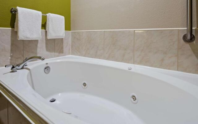 Best Western Plus Mansfield Inn & Suites