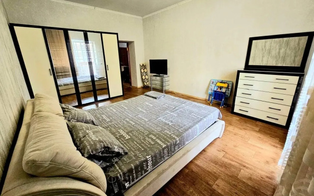 Bolshaya Dvukhkomnatnaya U Rivyery Apartments